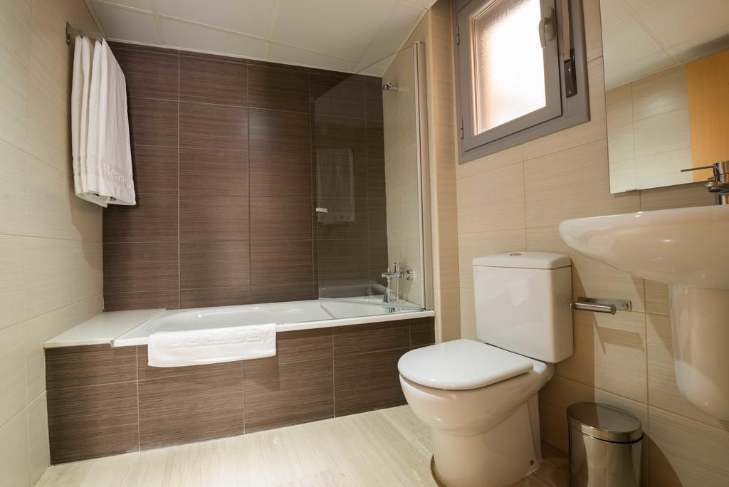 Apartaments Peronel.La Lleida Bagian luar foto